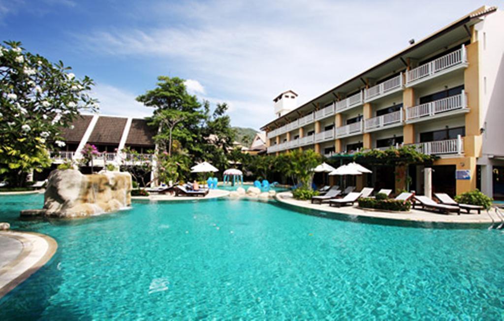 Thara Patong Beach Resort & Spa Exteriör bild