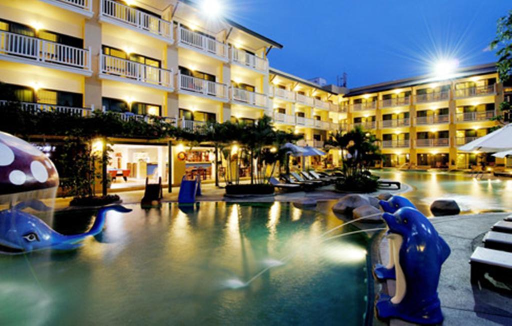 Thara Patong Beach Resort & Spa Exteriör bild