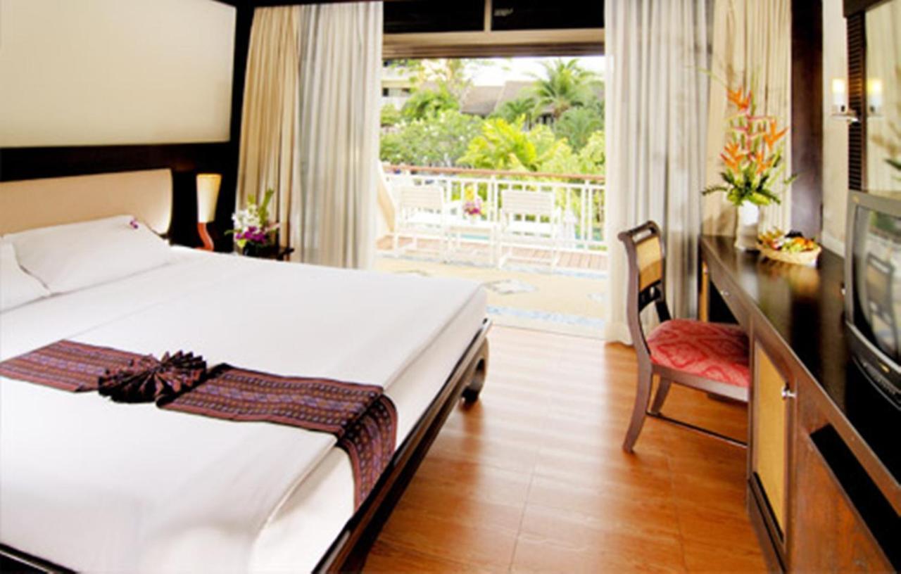 Thara Patong Beach Resort & Spa Rum bild