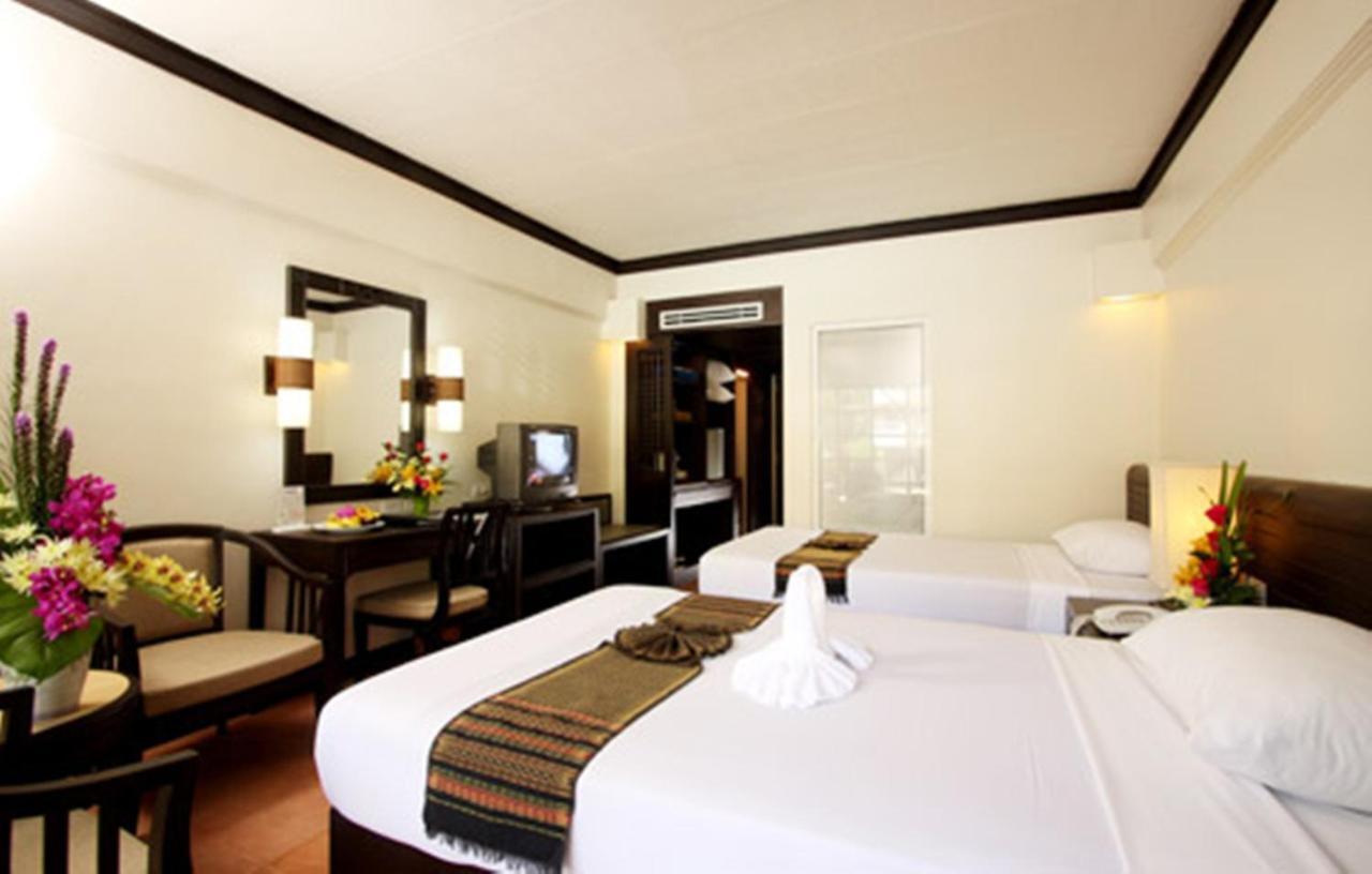 Thara Patong Beach Resort & Spa Rum bild